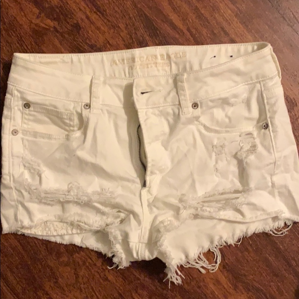 Like new women’s white hi rise shortie size 8